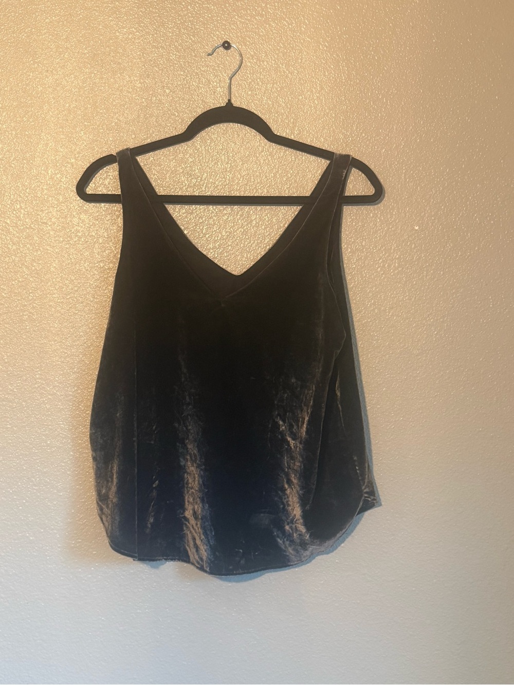 Women's Velvet V-Neck Tank Top - Black